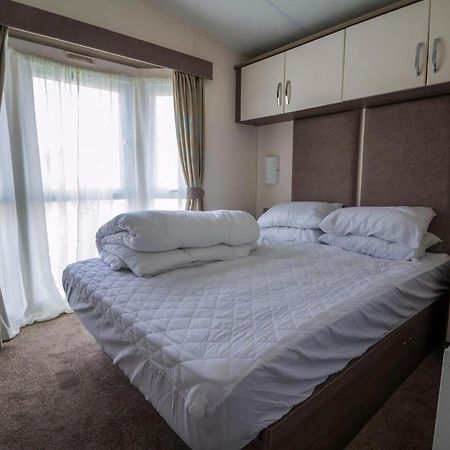 Modern 6 Berth Caravan At Highfield Grange In Essex Ref 26609P Clacton-on-Sea Εξωτερικό φωτογραφία