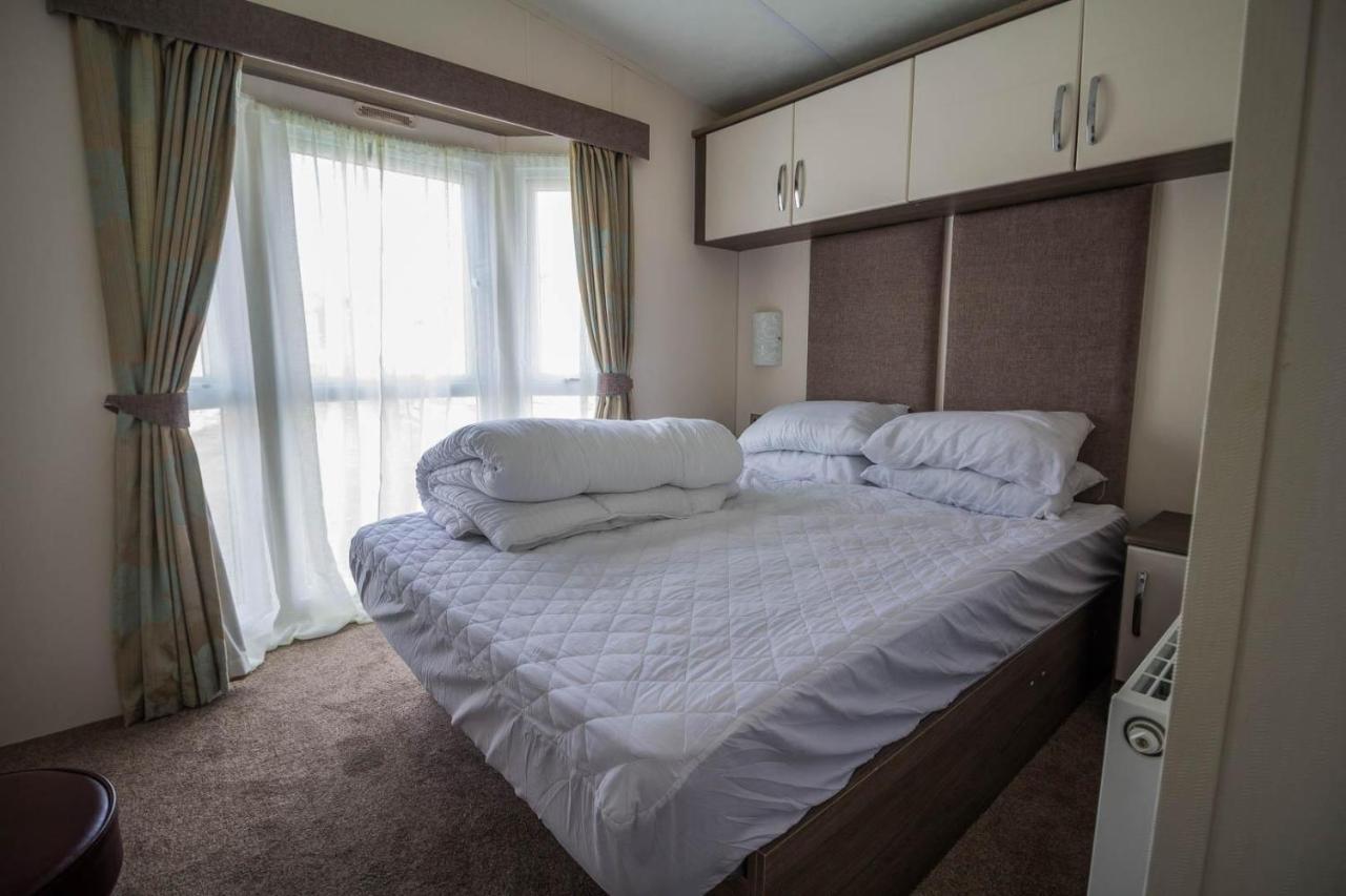 Modern 6 Berth Caravan At Highfield Grange In Essex Ref 26609P Clacton-on-Sea Εξωτερικό φωτογραφία