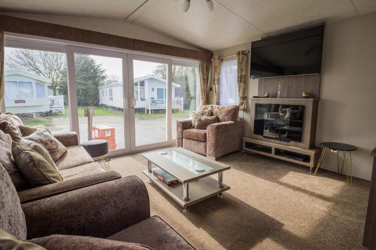 Modern 6 Berth Caravan At Highfield Grange In Essex Ref 26609P Clacton-on-Sea Εξωτερικό φωτογραφία