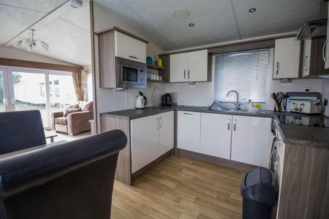 Modern 6 Berth Caravan At Highfield Grange In Essex Ref 26609P Clacton-on-Sea Εξωτερικό φωτογραφία