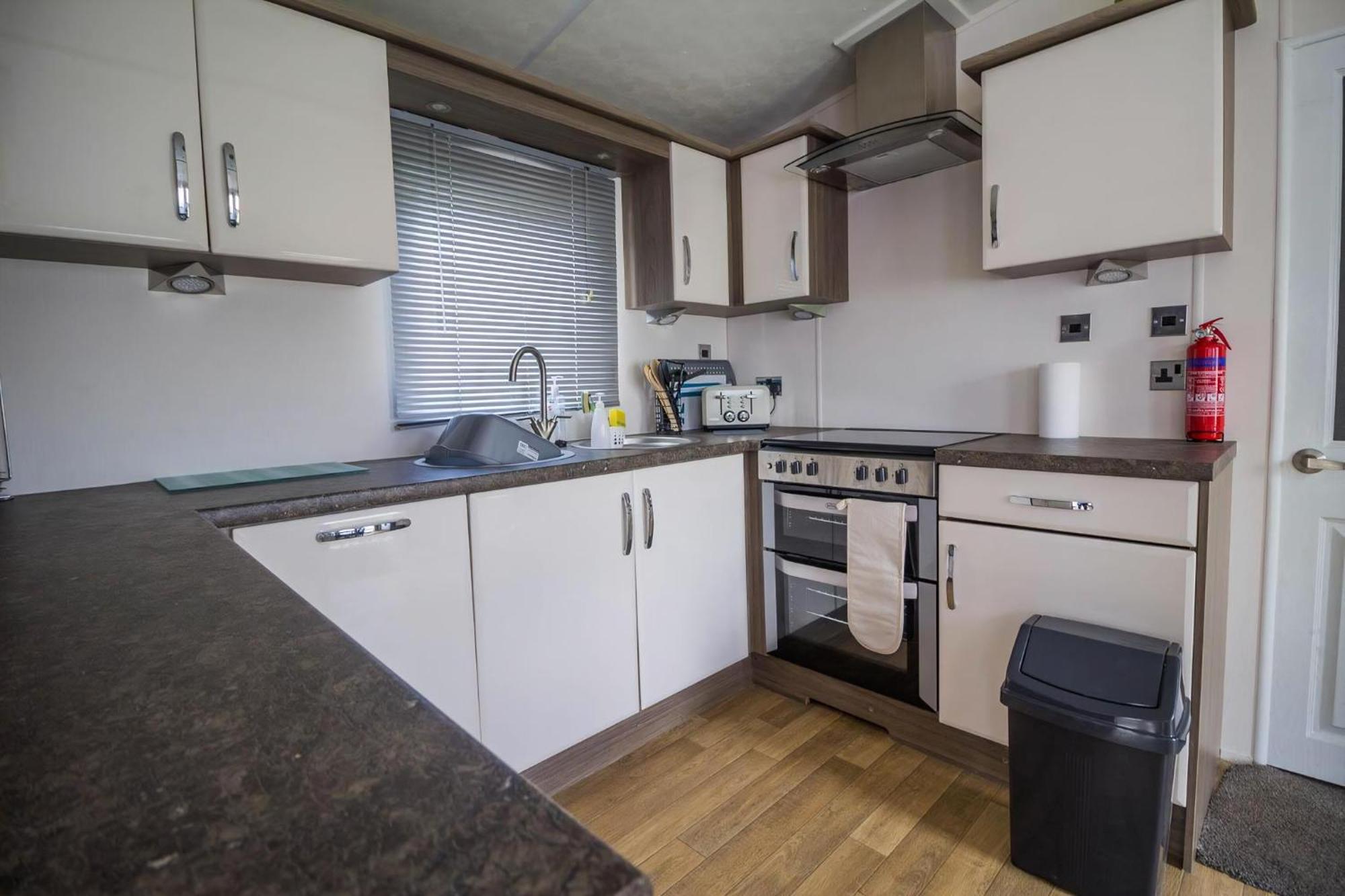 Modern 6 Berth Caravan At Highfield Grange In Essex Ref 26609P Clacton-on-Sea Εξωτερικό φωτογραφία
