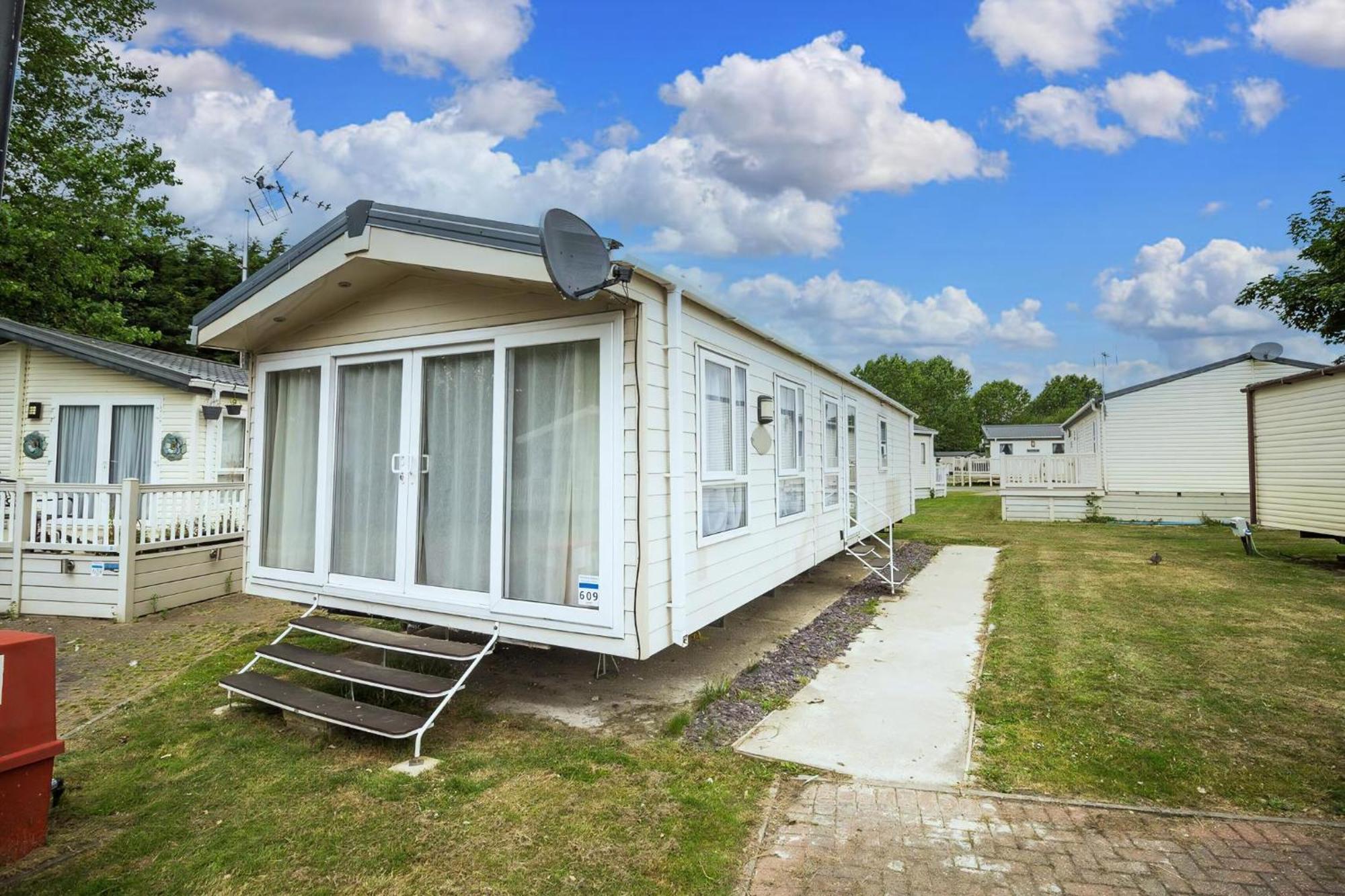 Modern 6 Berth Caravan At Highfield Grange In Essex Ref 26609P Clacton-on-Sea Εξωτερικό φωτογραφία